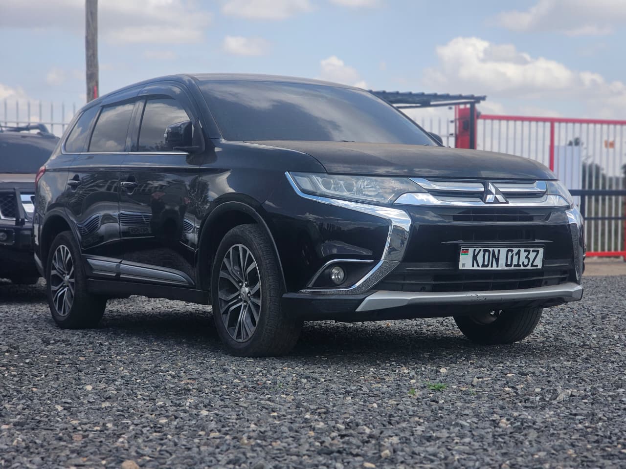MITSUBISHI OUTLANDER